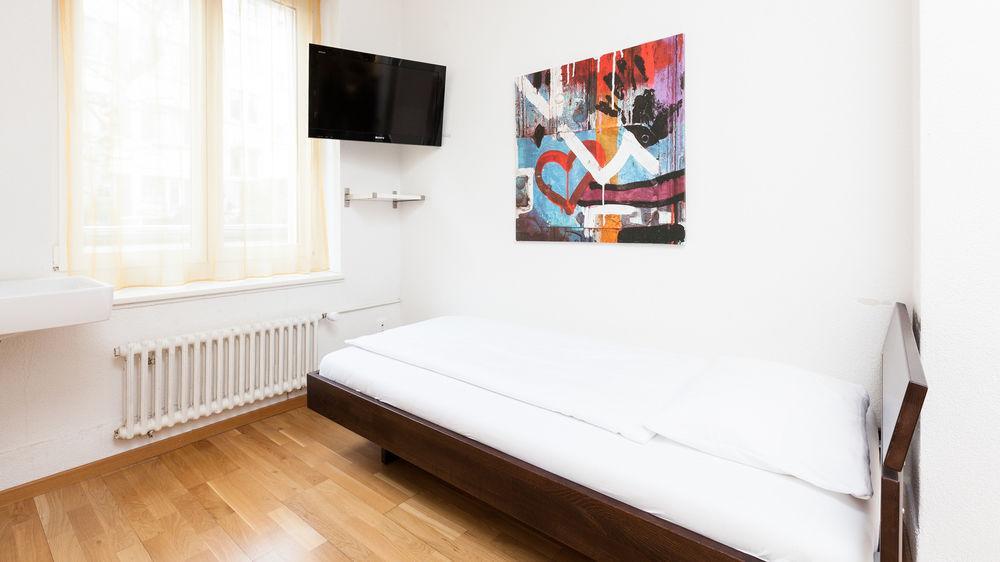 Swiss Star Guesthouse Oerlikon - Contactless Self Check-In Zurigo Esterno foto